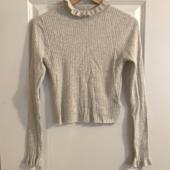 H&M Ruffle Neck & Sleeve Top - Picture 3 of 3